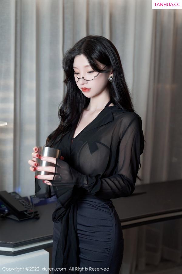 周于希dummy  [XiuRen]高清写真图 2022.11.25 No.5914 周于希Sally 黑丝美臀第10张图片